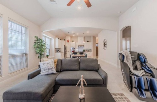 The Colony House | Cozy Home Luxury Corporate Housing