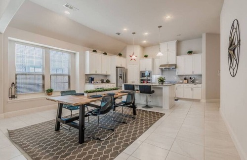The Colony House | Cozy Home Luxury Corporate Housing
