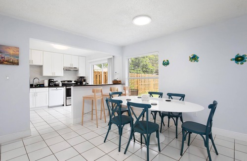 Indian Wells House | Cozy home minutes away from Disney