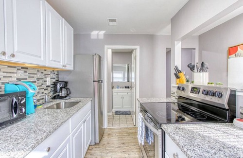 Taylor House | Cozy home minutes from DTW Airport