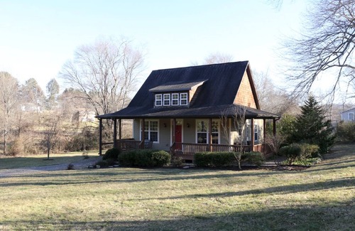 Candler House | Cozy home near Asheville with EV charger. Won’t you be my neighbor?
