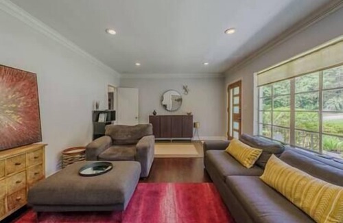 East Point House | Cozy Home Near ATL Airport: 2-Bedrooms, 2-Beds + 1-Futon