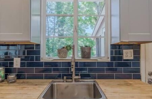 East Point House | Cozy Home Near ATL Airport: 2-Bedrooms, 2-Beds + 1-Futon