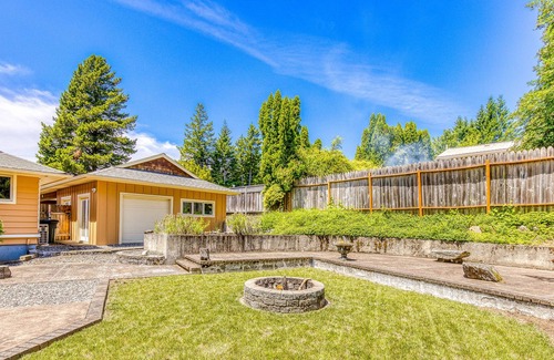 Stevenson Apartment | Cozy home near downtown Stevenson with patio, streaming, heater, & free WiFi