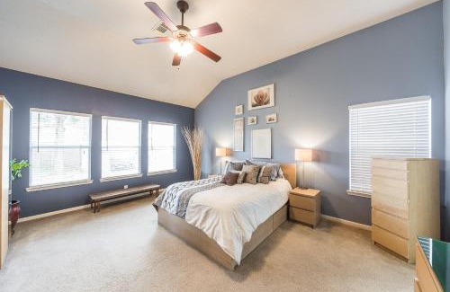 Manvel House | Cozy home near Houston Medical Center, NRG Stadium and Galleria