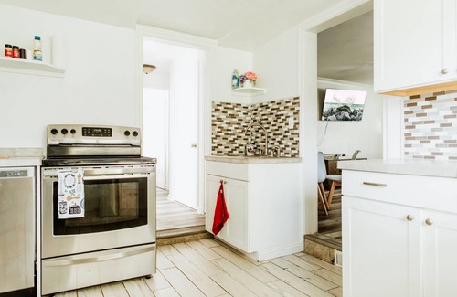 Hyrum House | Cozy Home: Near Lake, Trails & Logan, Free Paddleboards! Dog Friendly