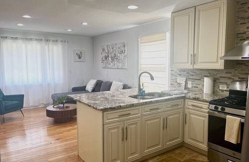 Des Plaines House | Cozy Home near O'Hare & fun Hubs with AC
