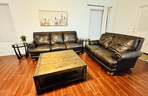 Hutto House | Cozy home, near Samsung,Dell Diamond and shopping centers.