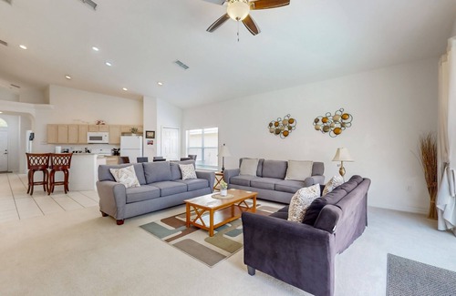 Marbella House | Cozy home near theme parks, WiFi, private pool & W/D, pool table