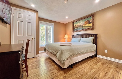 Richmond Hill House | Cozy Home Near Transit & Hillcrest Mall with Free Parking