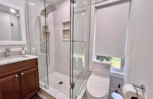 Richmond Hill House | Cozy Home Near Transit & Hillcrest Mall with Free Parking