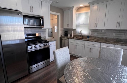 Roseville House | Cozy Home - Newly Remodeled