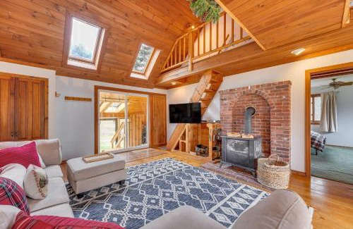 Townshend House | Cozy Home on 10 Acres Yellowstone in Vermont