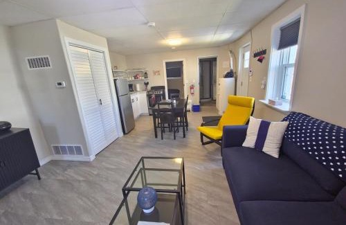 Rideau Heights Apartment | Cozy home on a quiet street minutes to DT Kingston
