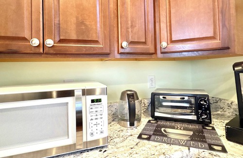 Roselawn Finance House | Cozy home on peaceful street in College Hill. Trails, park & tennis steps away.