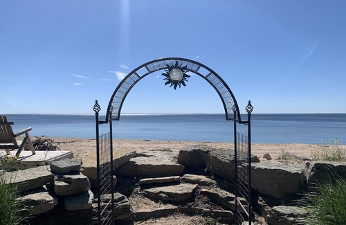 Little Suamico House | Cozy home on the bay with sand beach and beautiful sunrises!π