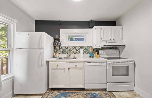 Clifton Apartment | Cozy Home | Prime Loc for Business and Family Stay