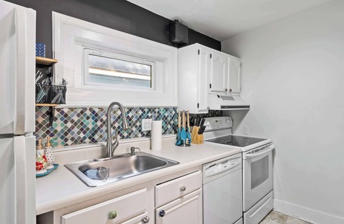 Clifton Apartment | Cozy Home | Prime Loc for Business and Family Stay