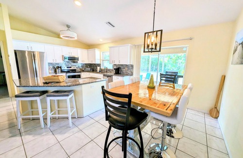 Trafalgar House | Cozy home quiet area, short drive to the beach. Perfect for traveling nurse