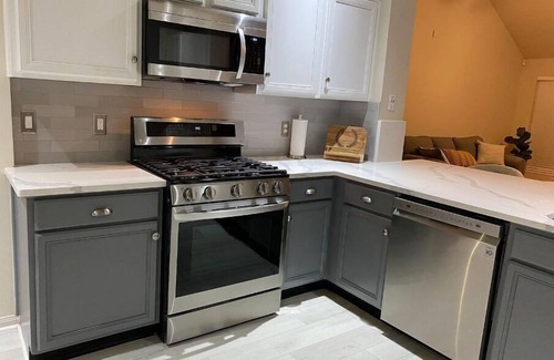 Clodine House | Cozy Home, Quiet Neighborhood, Close to Sugarland, only 23 minutes to Downtown