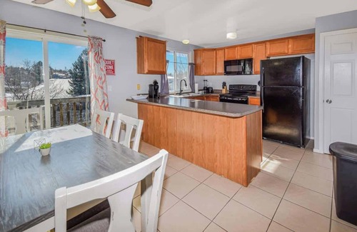 High Point House | Cozy Home Retreat Two King Beds Quiet and Private