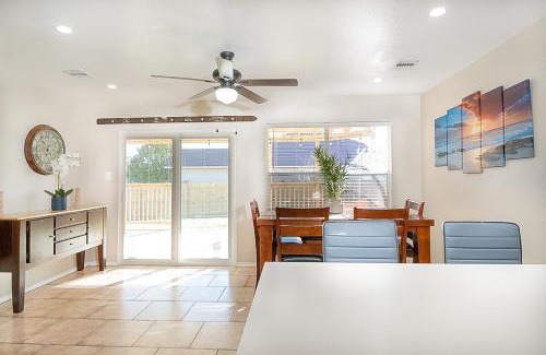 Converse House | Cozy Home - Self Check-In w/Spacious Deck