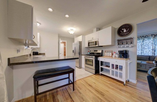 Farmington Hills House | Cozy home sleeps 10, fire-pit, entertaining space