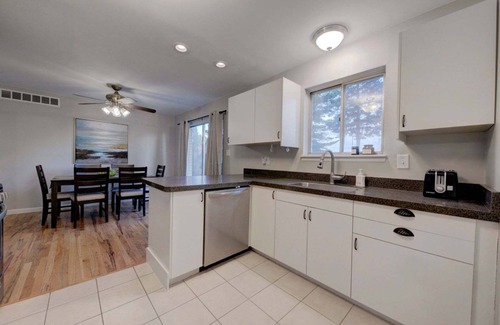 Farmington Hills House | Cozy home sleeps 10, fire-pit, entertaining space
