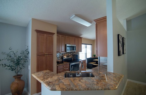 Lakeside Estates House | Cozy home steps from Theme Parks & Coast!