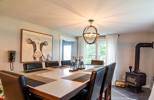 Elderbank House | Cozy Home With Hot Tub, Riverside Hikes, Fire Pit, Game Room, Yoga Room & More!