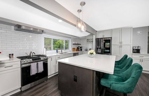 Independence House | Cozy home, w/chef's kitchen, pet friendly near Cuyahoga National Park