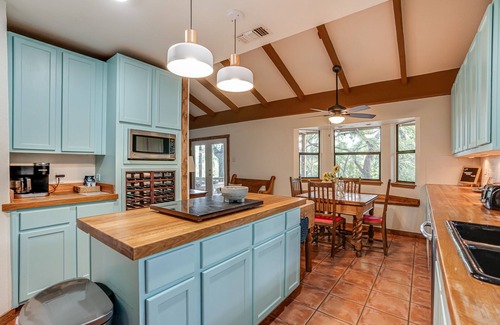 New Braunfels House | Cozy Home w/Cowboy Pool & River Glamping Outdoor