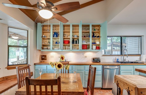 New Braunfels House | Cozy Home w/Cowboy Pool & River Glamping Outdoor
