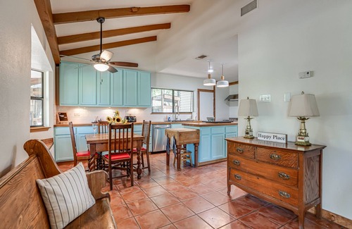 New Braunfels House | Cozy Home w/Cowboy Pool & River Glamping Outdoor