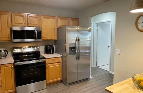 Lady Lake House | Cozy home w/golf cart, lanai, smart TVs, & prime location near town squares!