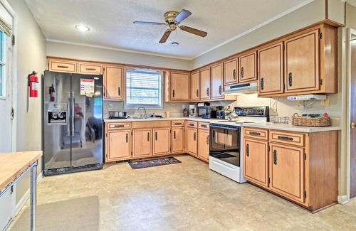 Oxford House | Cozy Home w/Grill: Walkable Oxford Location