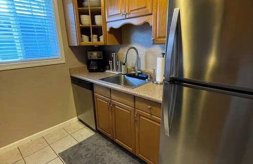 Vallejo House | Cozy Home w/Large Private Backyard. Minutes to Napa, Six Flags & ferry.