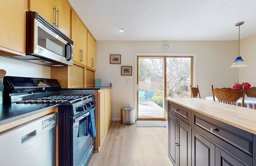 McKinleyville House | Cozy Home w/Large Yard, Free WiFi, & Private Hot Tub - Close To Bluffs & Trail