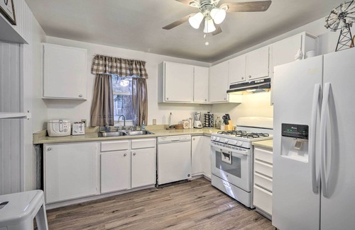 Canon City House | Cozy Home w/Patio in the Heart of Cañon City!