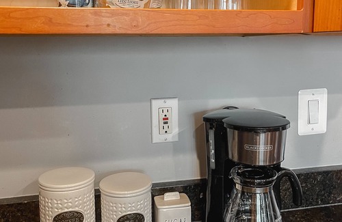 Derwood House | Cozy Home - Walkable to Metro, Perfect DC getaway!