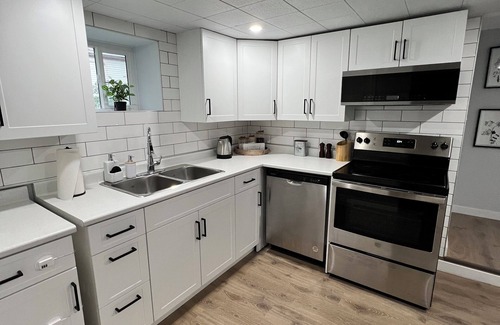 Winnipeg House | Cozy Home - Winnipeg Airport, Downtown & Polo Park