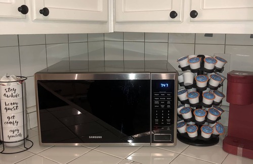 Ellendale House | Cozy home with breathtaking backyard view. Uber Eats card with 5 or more days