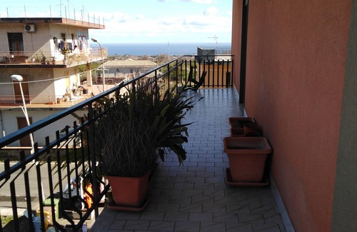 Linera Condo | Cozy home with Etna view and beach nearby