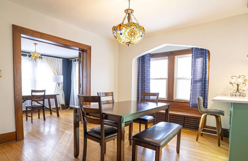 Downtown Omaha House | Cozy Home (with Gym!) Located near UNMC, downtown, Creighton - PET FRIENDLY