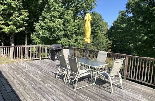 Town of Olive House | Cozy Home with Hot Tub, Lots of peace/quiet with Mountain views Near Woodstock!