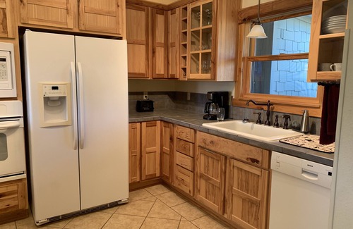 Fort Davis House | Cozy Home With Mountain Views Near Davis Mtn State Park and McDonald Observatory