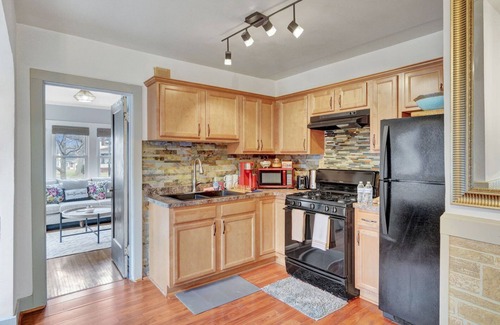 Charlotte House | Cozy home with office walking distance to beach