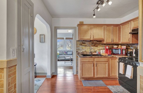Charlotte House | Cozy home with office walking distance to beach