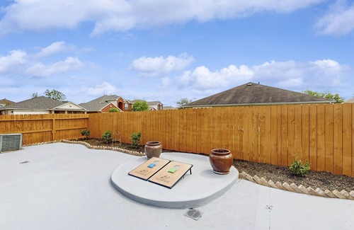 Clodine House | Cozy home with outdoor games and convenient location - minutes to NRG