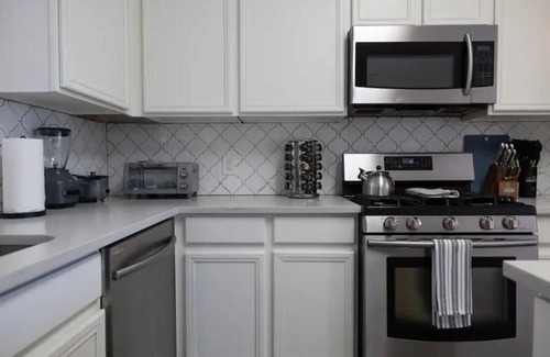 Northeast Houston House | Cozy Home with Oversized King Suite, 15 min to IAH